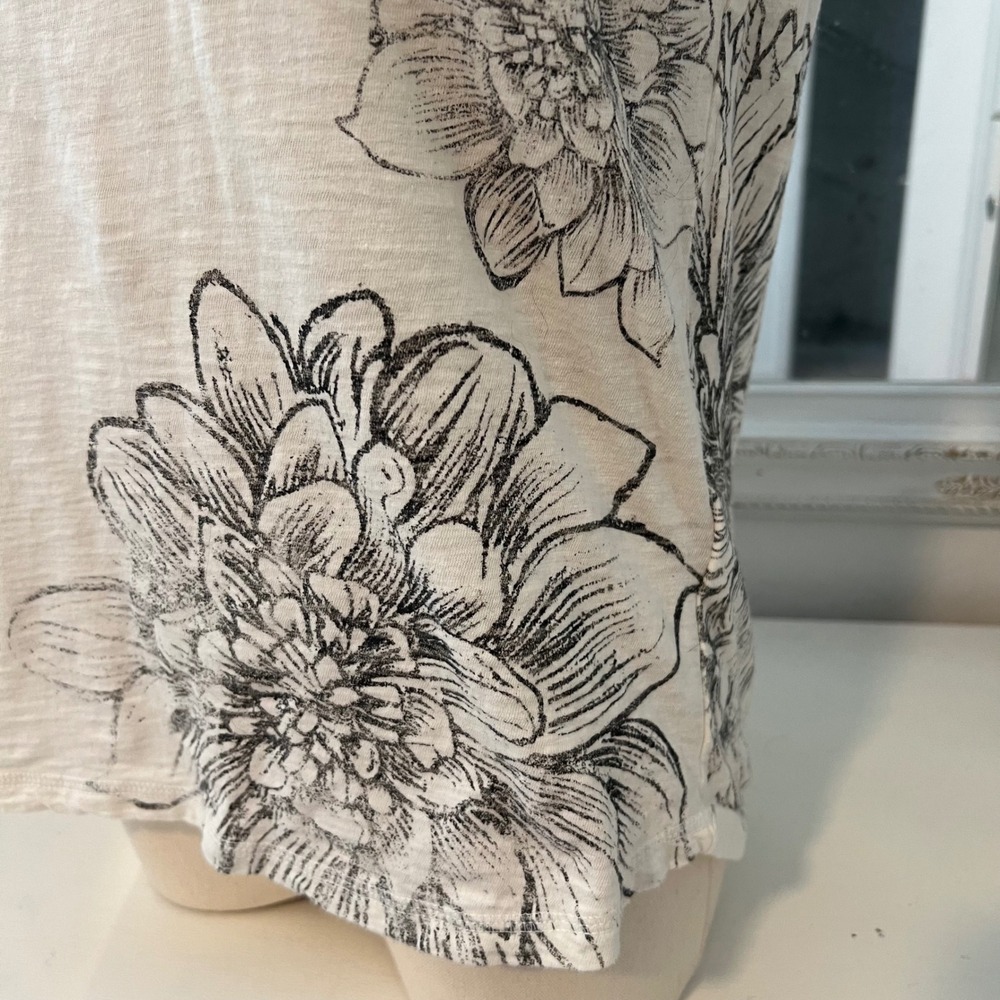 vintage black and white all over floral printed baby tee - Picture 3 of 5